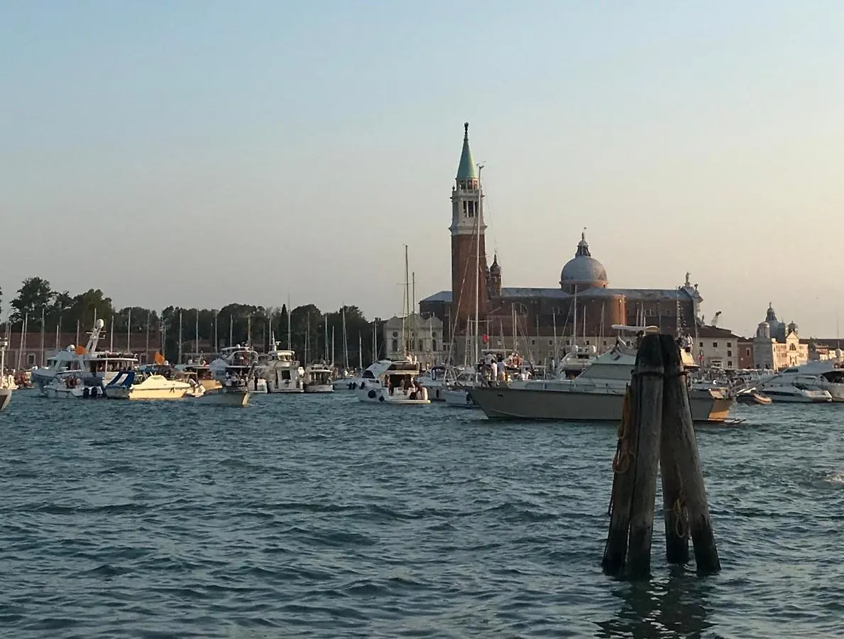 Privacy In Venice - Your Apartment To Be Let Alone